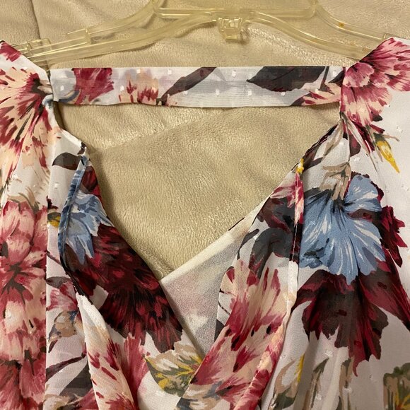 White House Black Market Sheer Floral V Neck Top - Picture 12 of 12